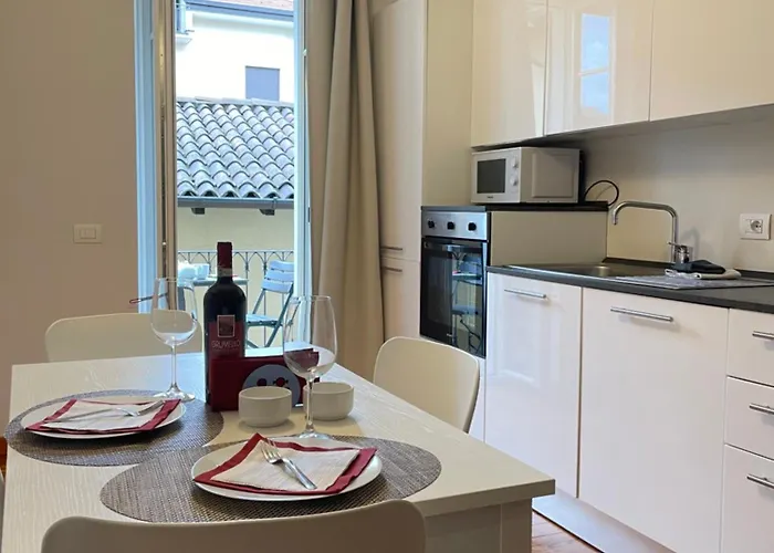 Casa Lari Lägenhetshotell Stresa